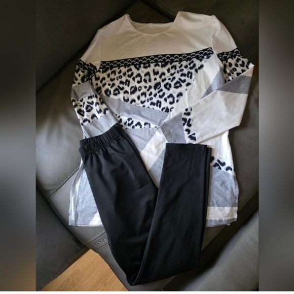 NWOT Women’s 2-Piece Outfit | Animal Print Tunic & Leggings | Size M - Picture 2 of 3